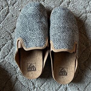 New Reef Slip ons size 6
